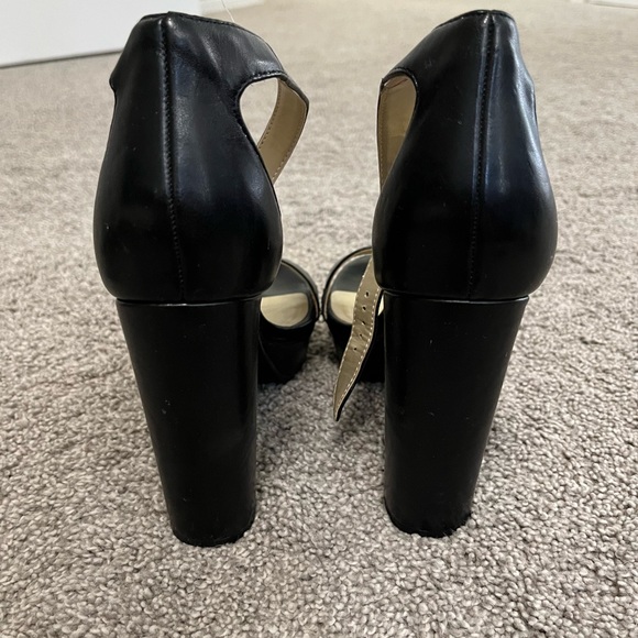 Guess Black and Gold Charm Strap Chunky Heels 🖤 - Picture 4 of 9